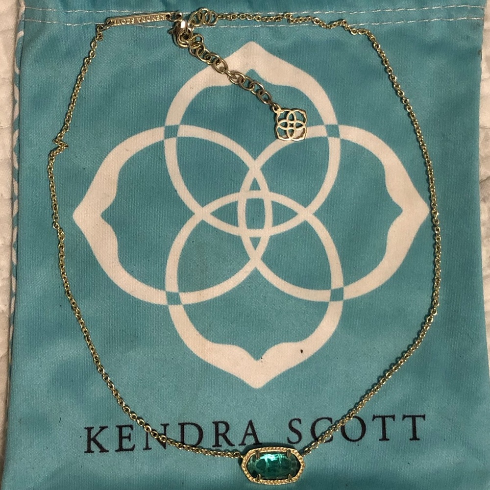 Kendra Scott necklace